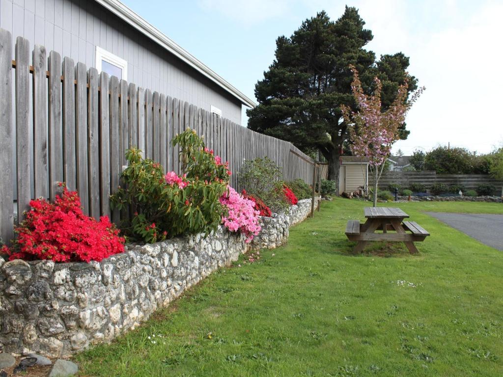 Azalea Lodge Gold Beach Exterior photo